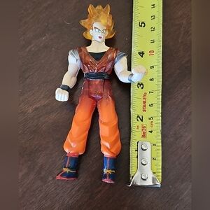 Anime Dragon Ball Z Super Saiyan Goku Movable‎ 5" Action Figure.
